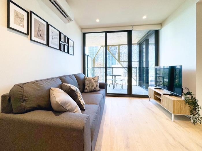 City Chic Living: 1-BR APT Overlooking Rundle Mall