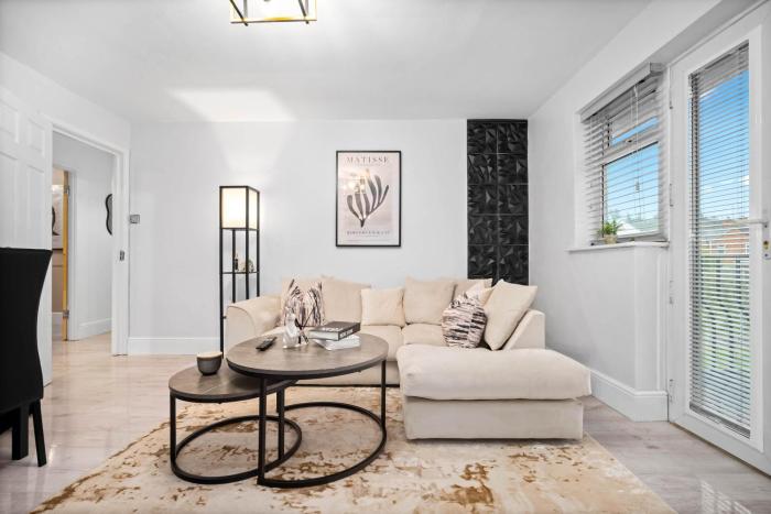 Stylish 2 Bedroom House - Parking - Netflix 11HA