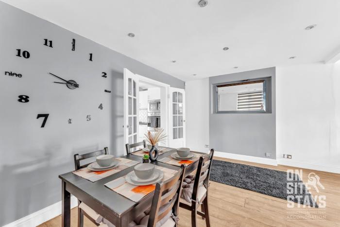 OnSiteStays - 3 bedroom, 2 x space driveway and Wifi