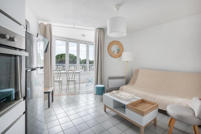 AS25421-P2 à 2 pas de la plage avec parking privé