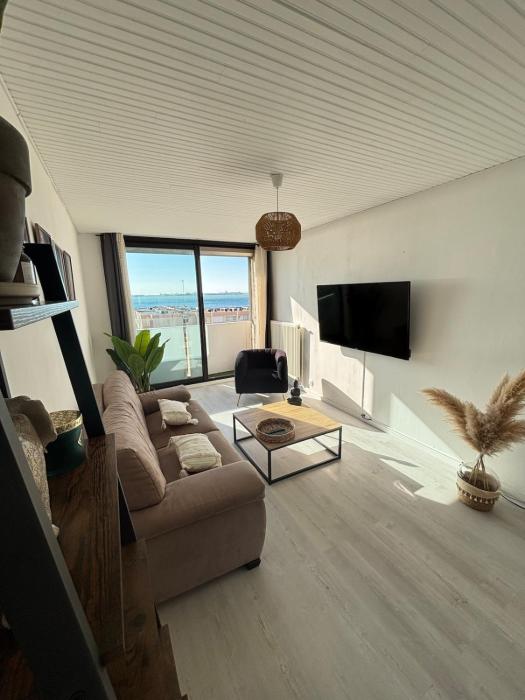 Grand T2 cosy et lumineux face à létang