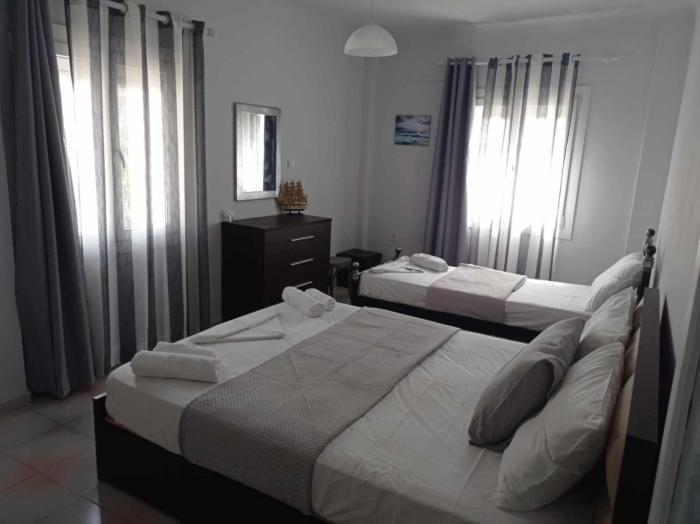 ΕΛΕΝΕΙΡ 1 Μεγάλο οροφοδιαμέρισμα στην Ερμούπολη