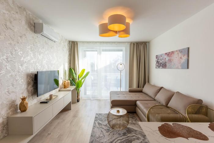 Lakeside 101 Apartment