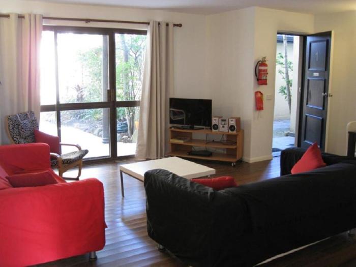 Sunny Somerset 2B located opp Byron Bay markets