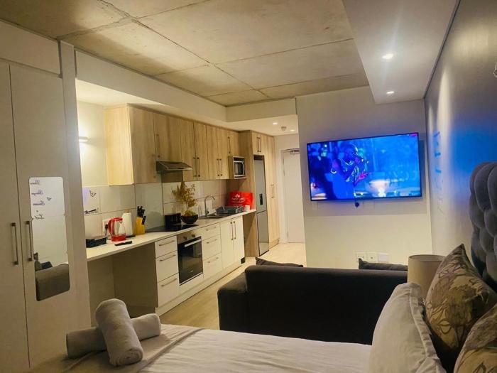 Cozy Studio in Woodstock Quarters