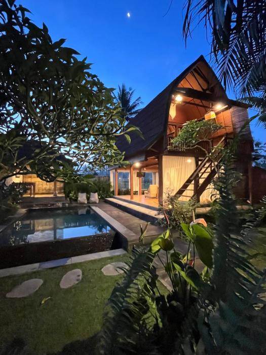 Shri Wedari Private Pool with Ricefield View