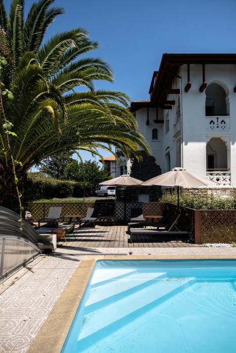 Résidence Château dAcotz - Appartements avec piscine à 300m des Plages & Océan