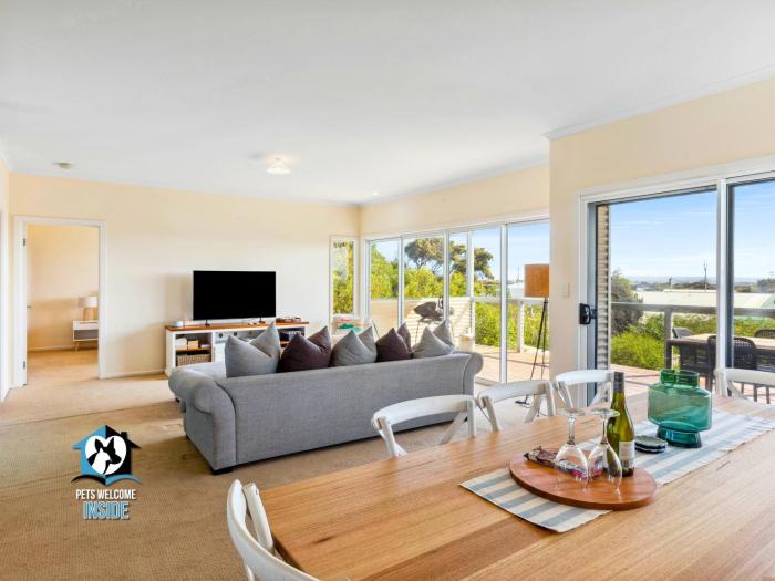 Tranquil Beach Retreat 2 Living Areas Sleeps 9