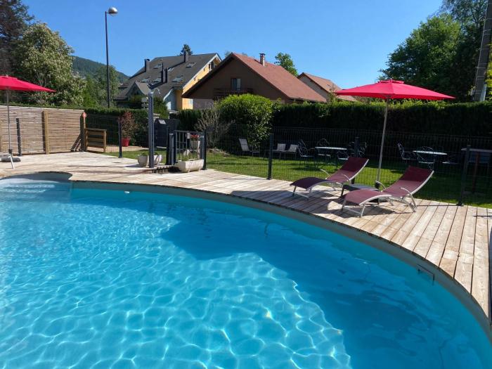 Les 4 flocons, Gerardmer centre, à 100m du lac, avec PISCINE , wifi, parking, jardin