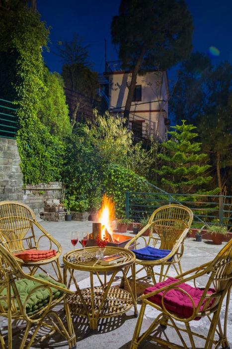 Alaya Stays Pine View Cottage - 3 BHK Himalayan Retreat with Scenic Views