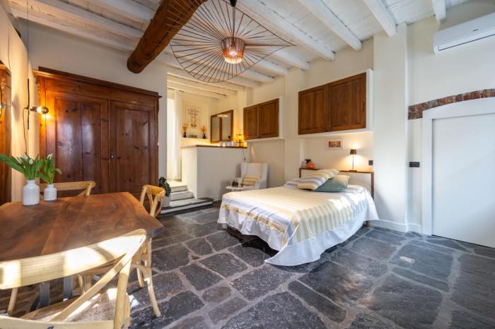 Navigli authentic charm in a historic Milan home