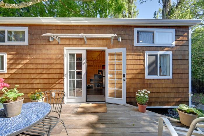 Modern Lynnwood Tiny House 16 Mi to Seattle!