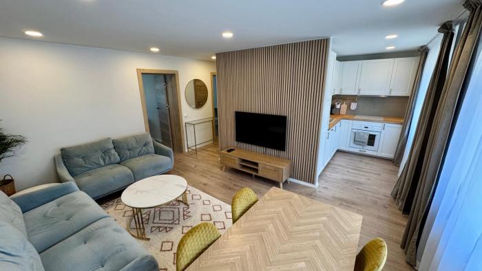 Cozy 2-Bedroom Seaside Apartment