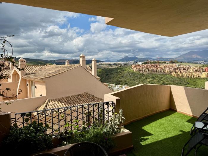 Gorgeous 2 bed Duquesa apartment, 2 pools, easy parking and 2 large balconies, 1 with stunning views