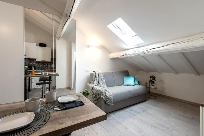 StayEasy Corso Como 9 - Attic studio apartment