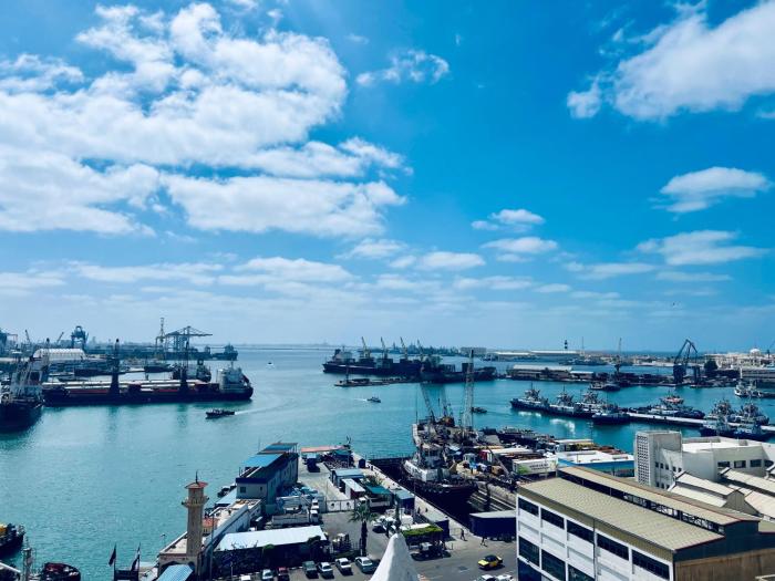 Private Room in shared apartment with Sea View Balcony