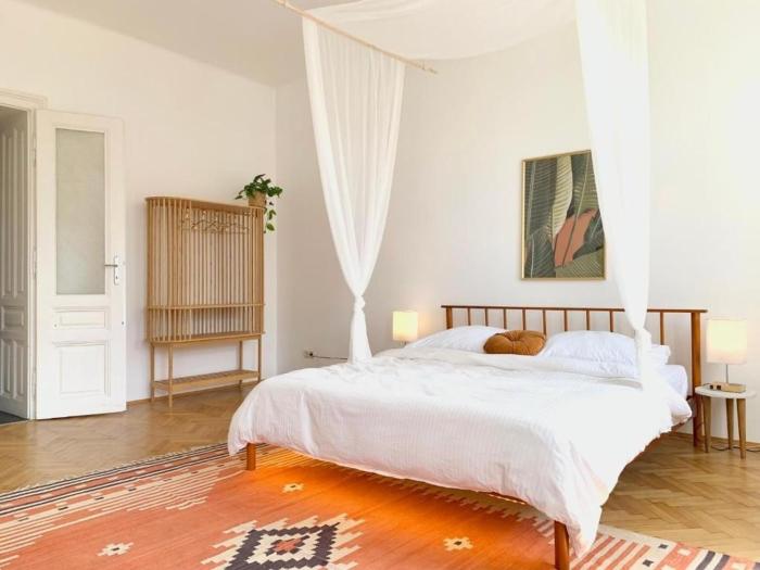 Central & Modern Apartment with Balcony