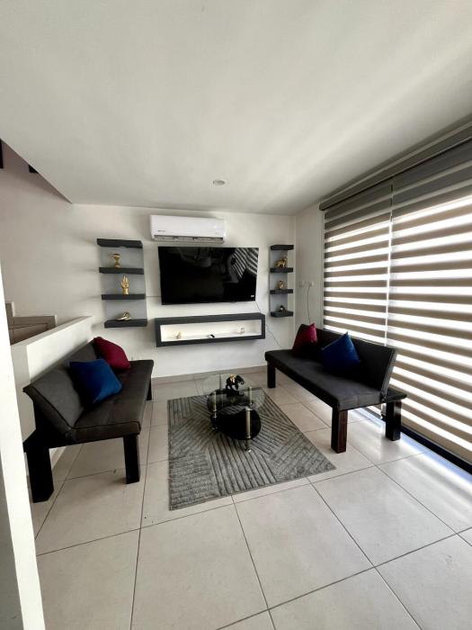 Comodidad con Alberca y Seguridad cerca de Galerías