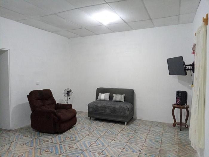 La Chola, Guest House