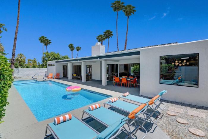 Twin Palms Tranquility by Oranj Palm