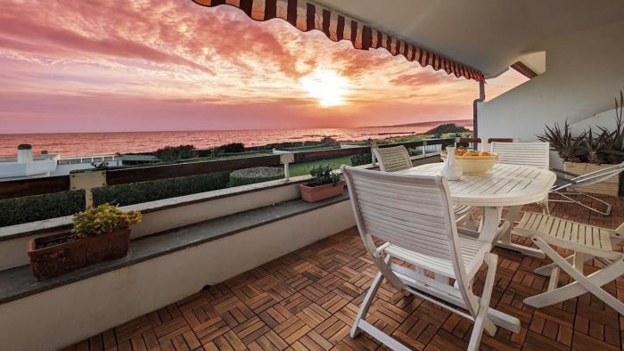 CASASANTOSA un tuffo in mare e sport