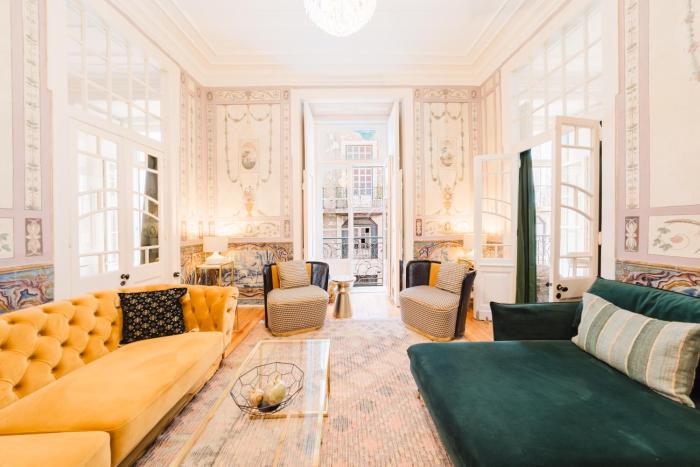 Luxury 4BR Steps from Praça do Comércio