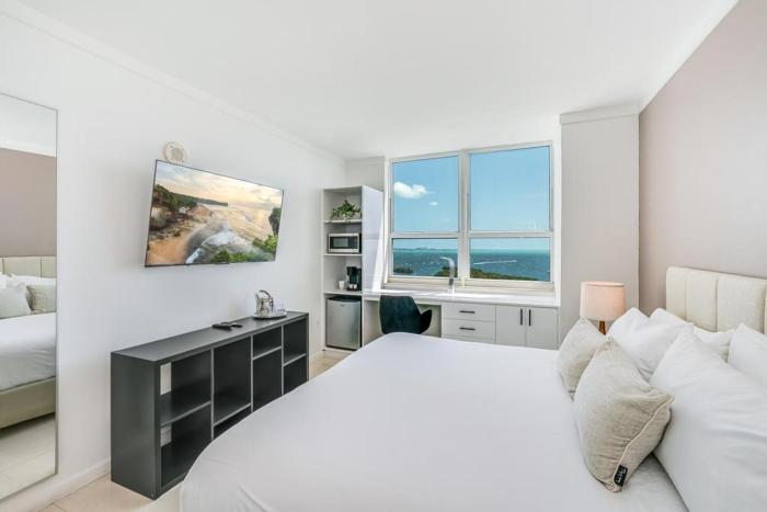 Coconut Grove Bayview unit Parking Included