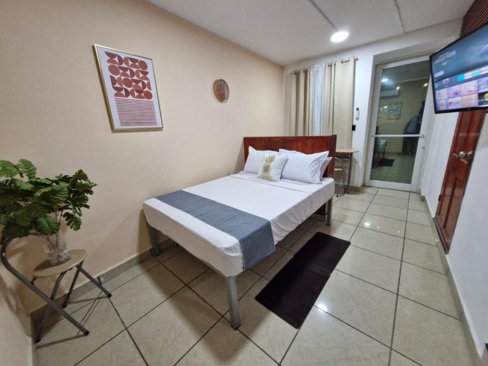 9 Beach Suite S with pool wsea access