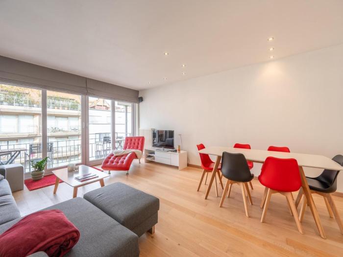 Sunny Stay by the Seaside