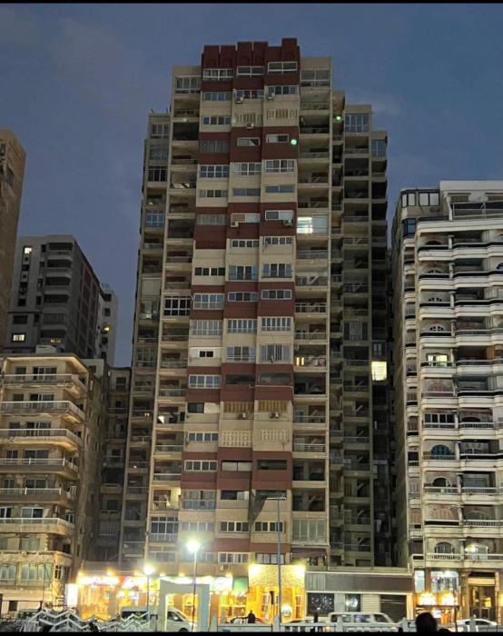 سيدى بشر عائلات فقط اقصى عدد خمسه افرادالحضور بأصل الوثائق الرسمية