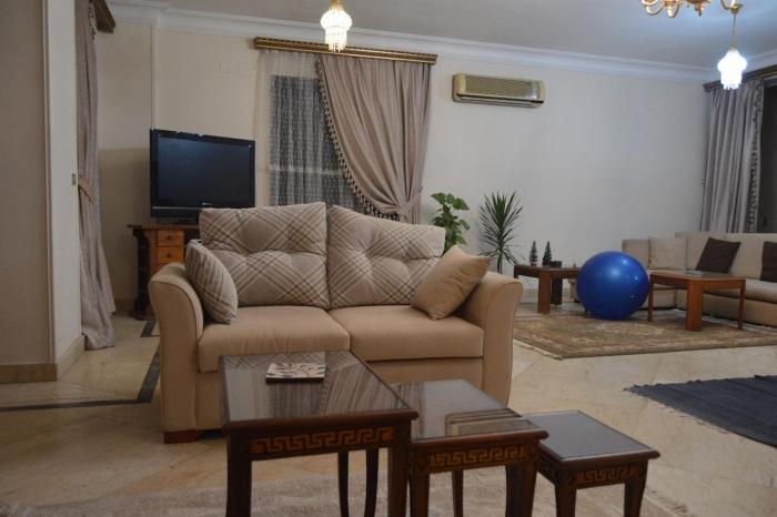 Grand Sunlit Luxury Apartment Maadi