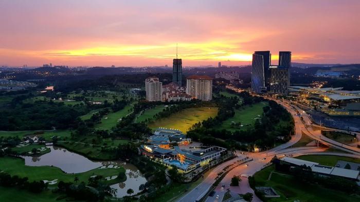 Alyssa Conezion Suite Golf View 3R near IOI City