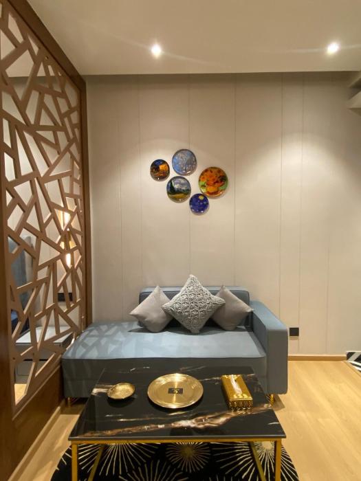 Luxurious Studio with Panoramic Glass Wall By Moonlit Stays