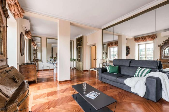 The Best Rent - One-bedroom apartment in a quiet, classically styled corner near the Quirinale