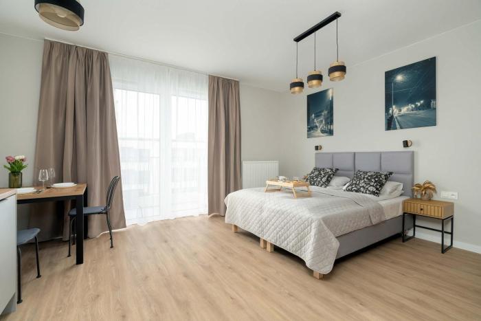 Nowoczesne Studio Very Berry w Poznaniu z Parkingiem by Noclegi Renters