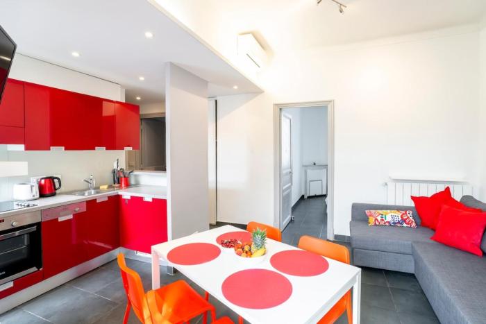 Bright and modern 2 BR in the heart of Antibes!