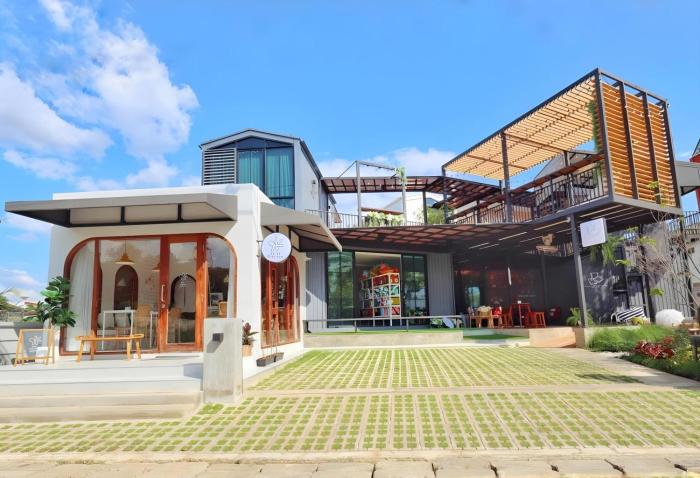 Capital O 75422 Million Pillows