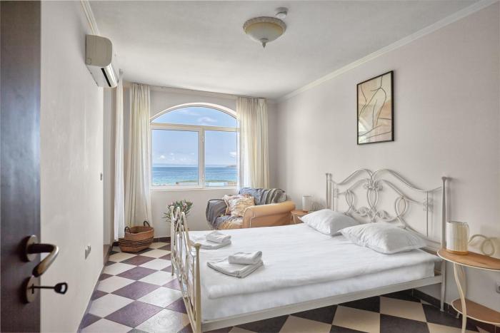 Beach Front Luxury Apartment