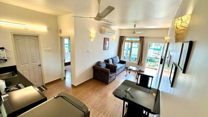 Royal Palms Retreat Cozy 1BHK Just 1 Min from the Beach