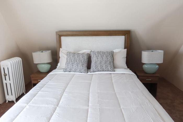 Cozy Attic Studio for 2 5min to NYC Train Station