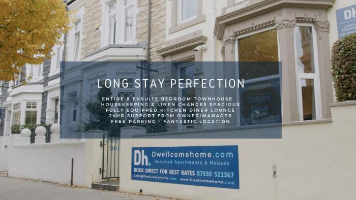 Ample Free Parking, Entire 8 Ensuite Bedroom Coastal Holiday Townhouse, Fully Equipped Kitchen, Dining Room & Lounge, Perfect for Family Gatherings, Long Term Contractor, Relocation, etc Stays, 20 mins to Sunderland & Newcastle, See our Site for Assu