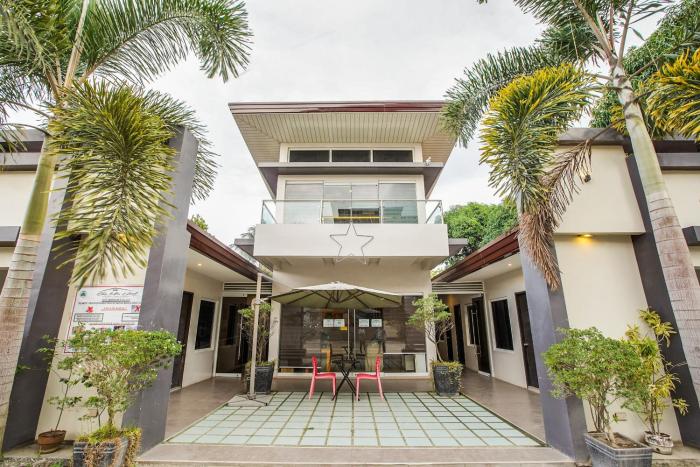 OYO 489 Casa Mia Hotel Suites