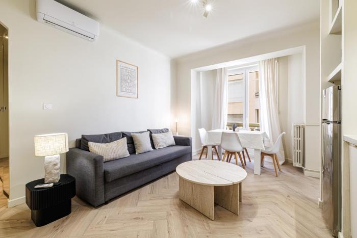 Cannes banana apartment