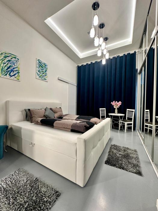 Prince Main Square Apartment - Garden - Kitchen - Coffee Machine - WIFI - Parking available Free public or Paid Private for 20 euro per stay Please read our emails