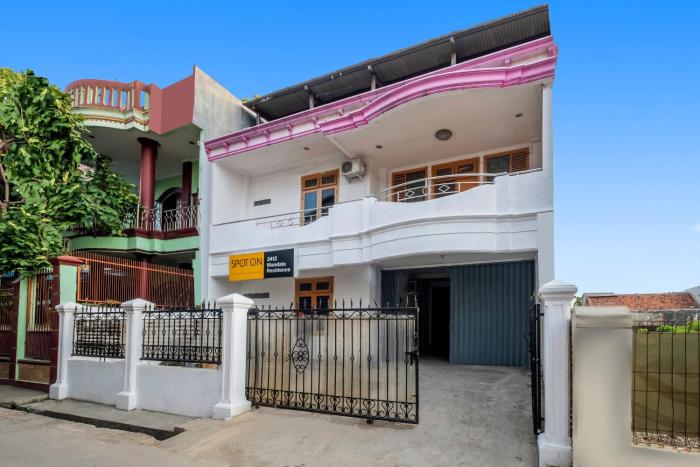 OYO Life 2412 Mandala Residence