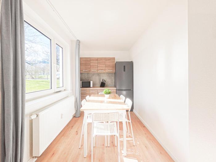 Tolstov Apartments - Monteurwohnung - 3 Schlafzimmer - Esszimmer - Küche - Waschmaschine - 25 Min zur Messe DUS