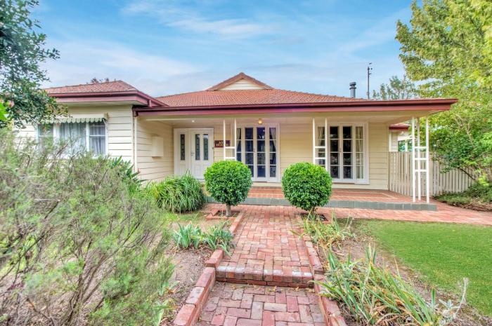 Ayr House - Echuca Holiday Homes