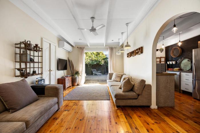 Bluestone Cottage - Vintage Vibes CBD