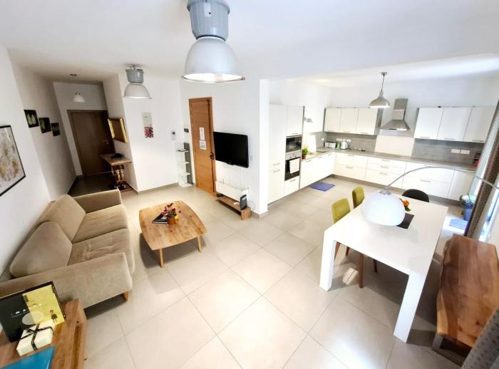 V86 - Sliema Balluta Old College Apt