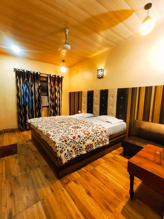 Revoli Inn Hotel JUST 5 MIN FROM GOLDEN TEMPLE
